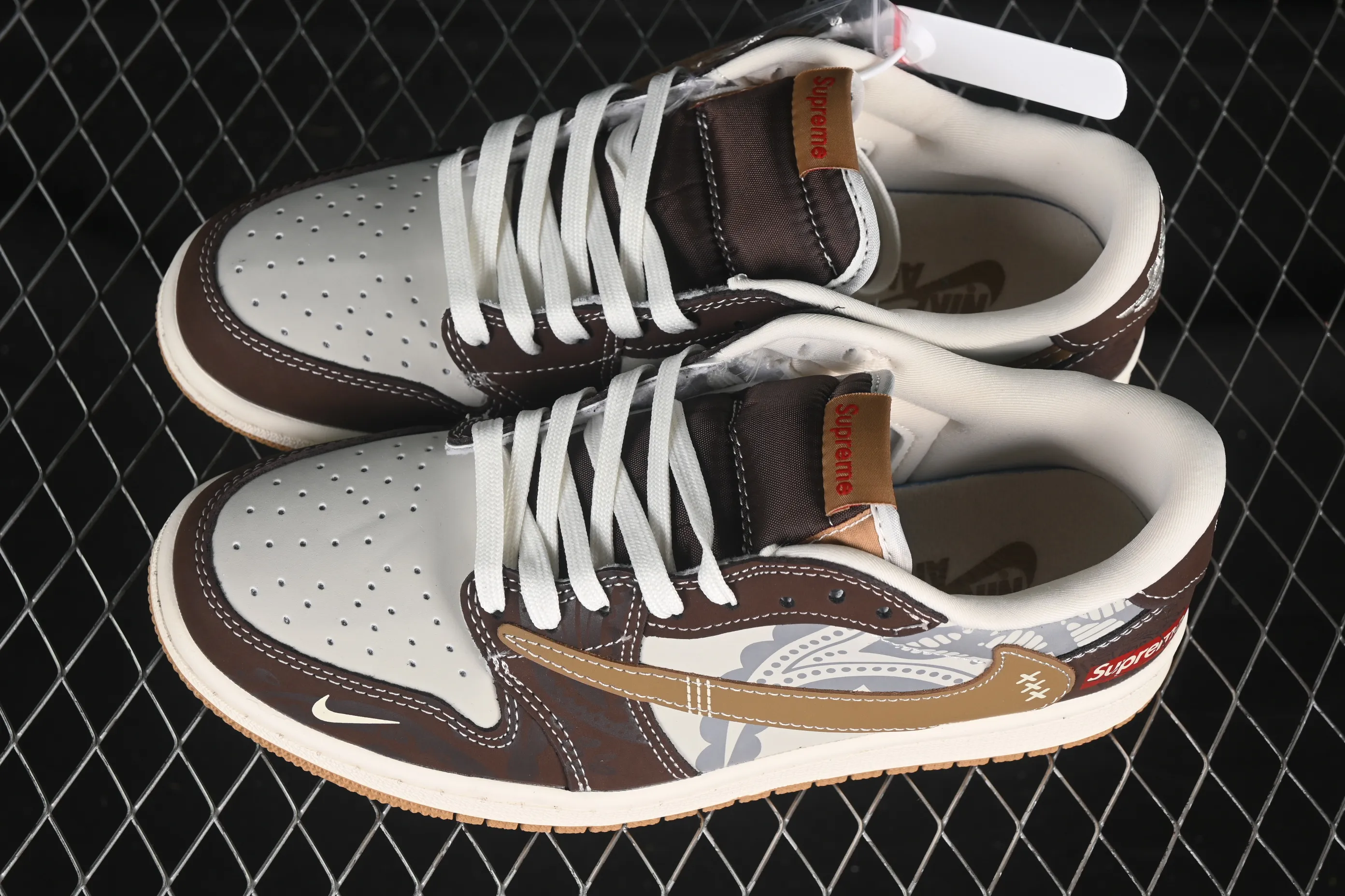 All categories Air Jordan Jordan series basketball shoes Air Jordan 1 Low High-end customized low-top sneakers Travis Scott x Fragment Design x Air Jordan 1 Low OG SP AJ1 Supreme joint brown graffiti low-top cultural casual sneakers XS2024-055